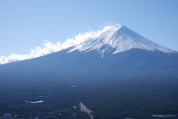 雪の積もった富士山