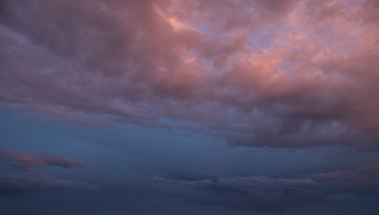 Obraz premium Dusk, sunset, dark clouds, twilight