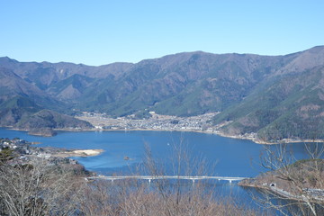 Fototapeta premium 河口湖と山々