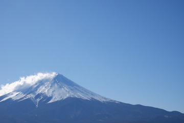 雪の積もった富士山