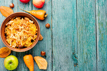 Grated ripe apples