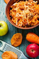 Grated ripe apples