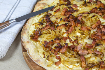 tarte aux oignons et lardons de porc