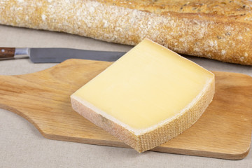 tranche de fromage français : Cantal