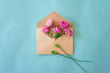 Fototapeta na wymiar Bouquet of roses in an envelope. Letter with flowers