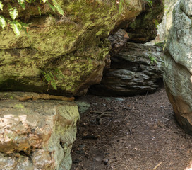 Fototapeta na wymiar ground path between sandstone rocks