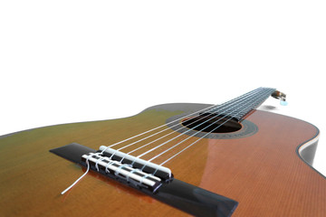 Gitarre vor weißem Hintergrund