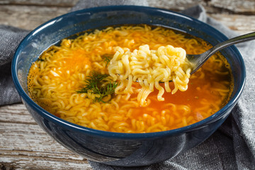 Instant noodles with spicy spices.