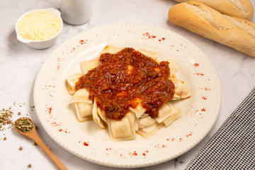 ravioles con salsa