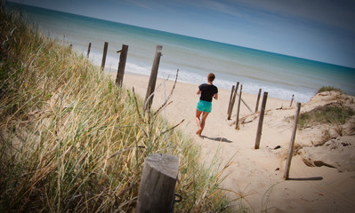 On The Beach et autour