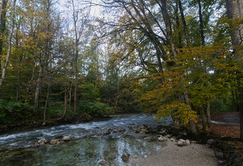 Berchtesgaden Fluss im Herbst  