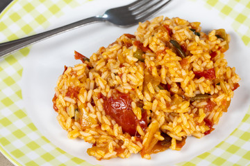 assiette de riz et de ratatouille niçoise