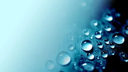 lebhafter blauer Wassertropfen-Texturhintergrund für Kälte-, Frische- und Trinkkonzept © number1411