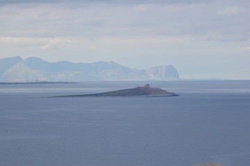 Fototapeta na wymiar isolotto di Isola delle Femmine, Palermo. Sicilia veduta da Capo Gallo