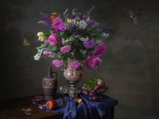 Still life with splendid bouquet in Baroque style