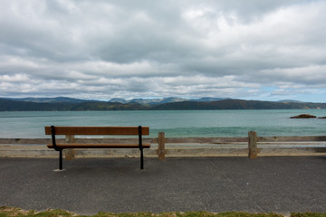 Fototapeta na wymiar Empty bench