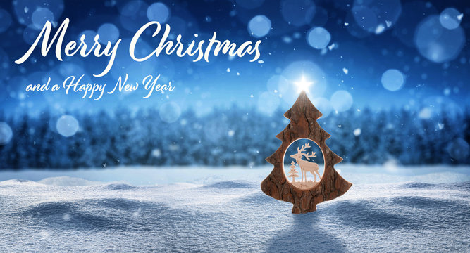 Weihnachtskarte Hintergrund mit Schnee und Schneeflocken und einem Tannenbaum mit Stern