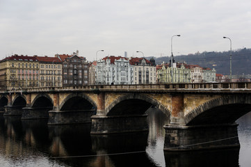 Fototapeta premium Bridge in Prague on gloomy day