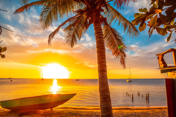 Sunset landscape of West End Beach, Roatan Island. Honduras - obrazy, fototapety, plakaty