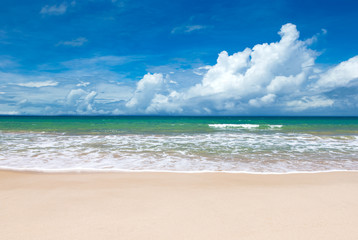 Fototapeta na wymiar Beach and beautiful tropical sea.
