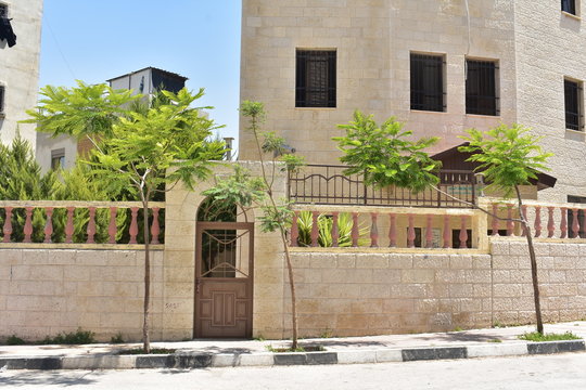 Sunny street view photography in Nablus