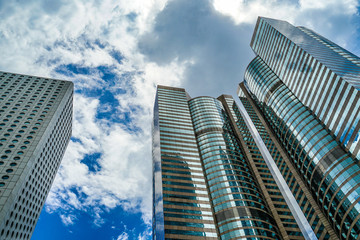 Fototapeta na wymiar 香港の高層ビル群と晴天の空