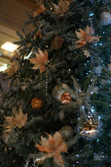 Obraz premium 白くてかわいいクリスマスツリーのイメージ