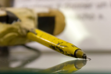 self-made Prison Tattoo Gun Made from Found Objects