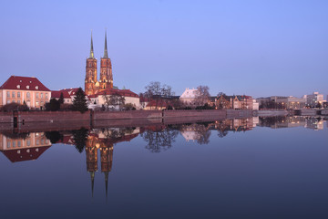 Kaetdra nad rzeką  miasto Wrocław © Grzegorz Polak