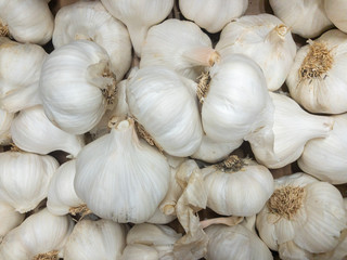 A pile of garlic bulbs in a supermarket