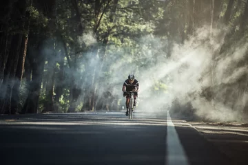 Fototapeten Asiatische Männer fahren morgens Rennrad © Sasint