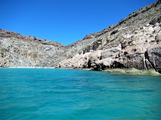 Fototapeta na wymiar View of aqua blue water near La Paz