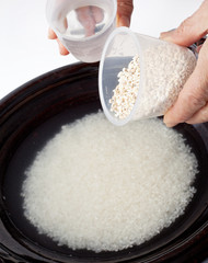 もち麦ご飯　土鍋炊きの準備