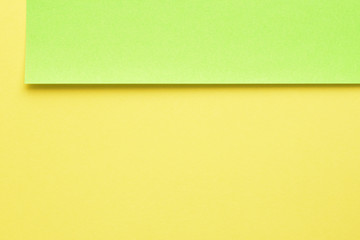 黄色と黄緑色の紙
