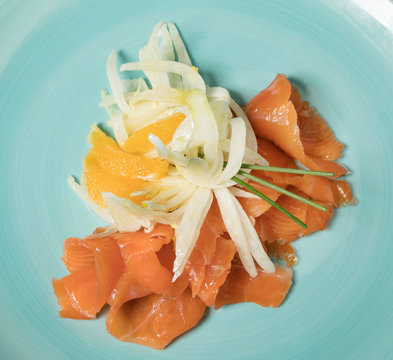 Salmone con insalata di finocchi e arancia