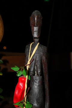 figurine of black idel as a hanger for hot hot pepper