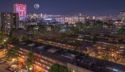 Obraz premium ciudad de mexico de noche con luna llena 