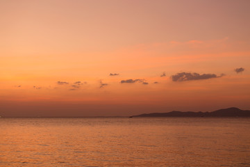 Fototapeta na wymiar Sea pink sunset. Beautiful color clouds.