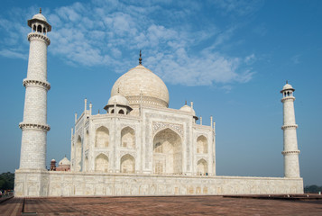 Fototapeta na wymiar East facade of the mausoleum of Taj Mahal in Agra, Uttar Pradesh, India