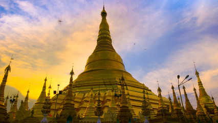 A beautiful sunset and atmosphere at the most famous Shwedagon pagoda in Yangon, Myanmar - obrazy, fototapety, plakaty