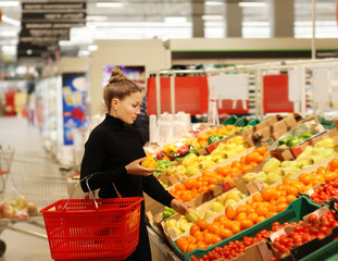 Woman buying fruits at the market	