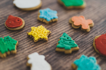 Obraz na płótnie Canvas festive gingerbread cookies in different colors and shapes