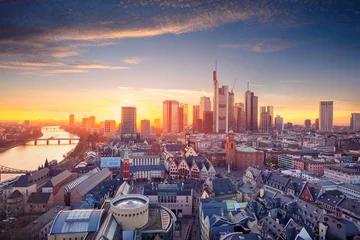 Frankfurt am Main, Deutschland. Luftbild der Skyline von Frankfurt am Main bei schönem Sonnenuntergang. © rudi1976