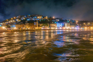 Naklejka premium Montenegro The resort city of Ultsin at night.