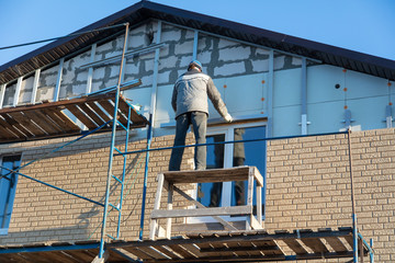 Installation of siding on the walls of the house