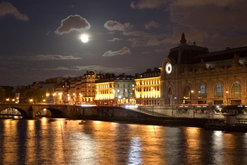 Fototapeta na wymiar Paris on the Seine in the Moonlight