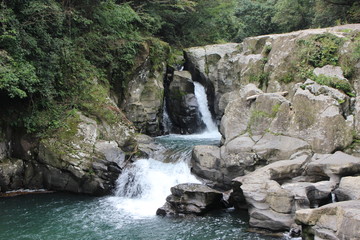 鹿児島県の曽於市にある三連轟の滝