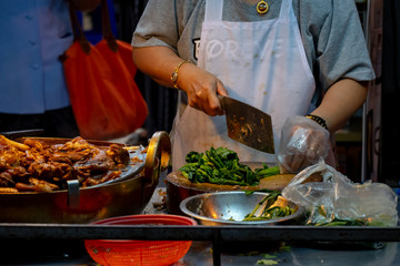 Braised pork leg in brown sauce stewed for a long pass to allow water to seep into the meat, stewed pork and pork will make very delicious. Thai style street food