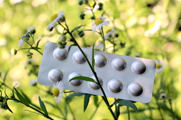  Summer bloom allergy. Irritation of mucous from flowering in summer. Allergy pills.