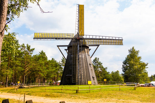 Wdzydze Kiszewskie wiatrak skansen